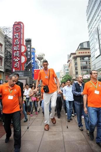 Dünyanın ən uzun adamı Çində (FOTO) 