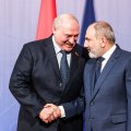 Пашинян и Лукашенко пожали друг другу руки, несмотря на напряженность в отношениях
