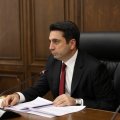 Ален Симонян допустил вероятность подписания мирного договора до конституционных реформ