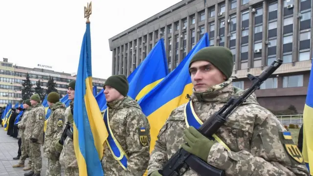 В Украине продлили военное положение