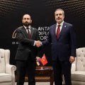 Главы МИД Турции и Армении провели встречу на ногах в Вене