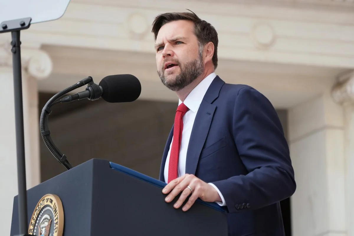 Вэнс: США готовы к длительной военной операции против Ирана