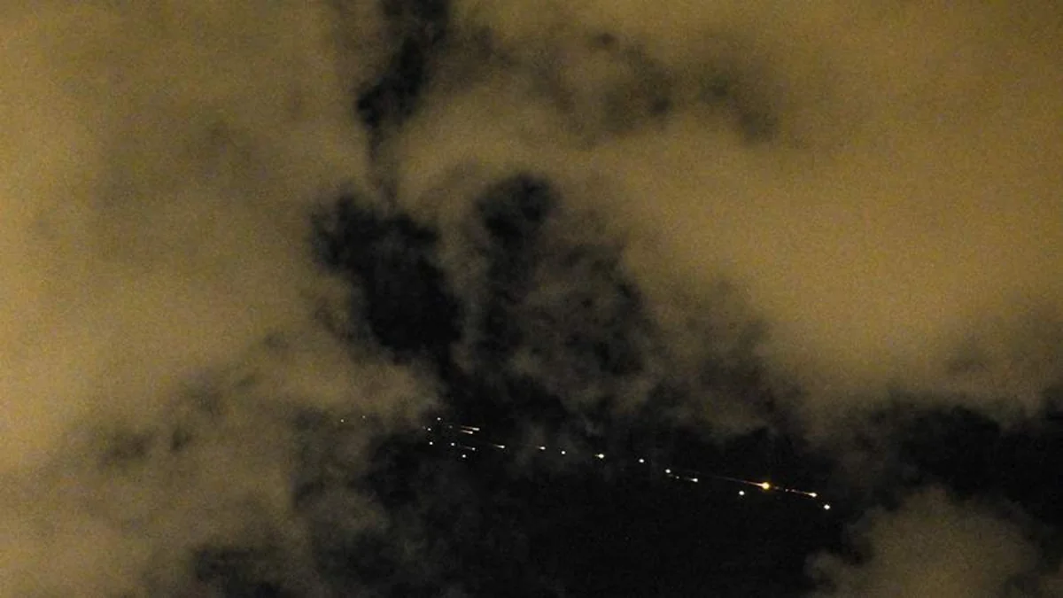 СМИ: Израиль и США нанесли удары по востоку Тегерана