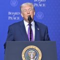 Трамп объяснил паузу в санкциях против России