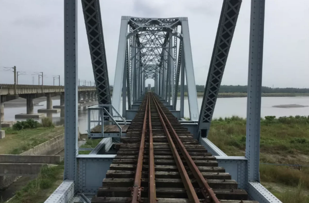 В Иране менее чем за 40 часов восстановили разрушенный при авиаударах ж/д мост