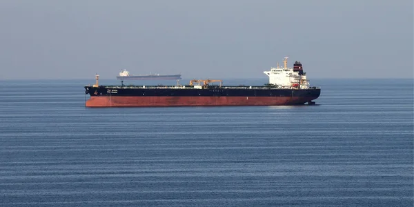 Эскалация в Персидском заливе привела к остановке судоходства в Ормузе