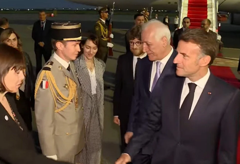 Макрон прибыл в Армению