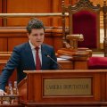 Президент Румынии срочно прервал визит в Армению