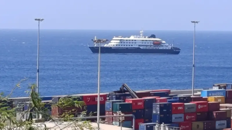 Kruiz gəmisində ölümcül virus yayılıb: Kanar adaları layneri qəbul etmək istəmir - BBC