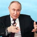 Бывший российский чиновник заявил, что Путин теряет контроль