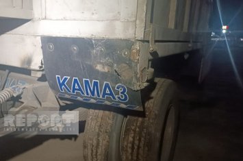 Tovuzda avtomobil “KamAZ”a çırpılıb, sürücü ölüb