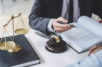 18 yaşına çatmamış şəxs ölkəni tərk edə bilər? – Qanun nə deyir?