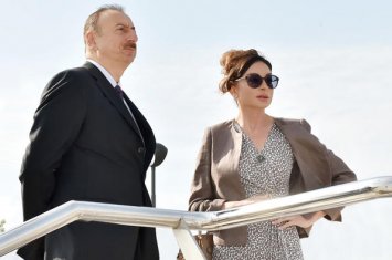 Президент Ильхам Алиев и Первая леди Мехрибан Алиева посмотрели парад, посвященный 80-й годовщине Победы в Войне сопротивления китайского народа японским захватчикам и во Второй мировой войне-ФОТО-ВИДЕО