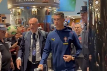 Ronaldo İrəvana gəldi...- Yeniyetmə qız polis səddini aşaraq onun qaldığı otelə girdi və...+VİDEO