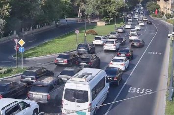 В Баку по ряду направлений наблюдаются пробки