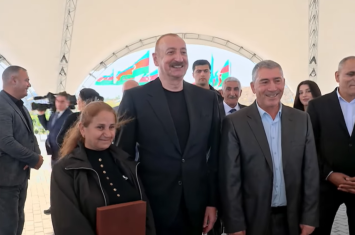 “Cənab Prezident, oğlum əsgərdir, tapşırdı ki, şəkil çəkdirək” - VİDEO