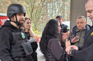 Dünya şöhrətli aktrisa Ukrayna sərhədini piyada keçdi...-İnsident yaşandı...-