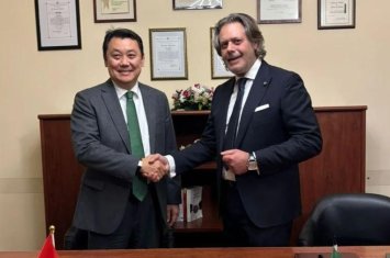 Посол Кыргызстана в Италии обсудил сотрудничество с властями Сицилии