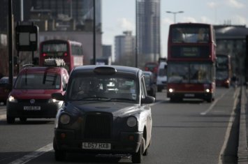 Власти Британии введут налоги на особняки и такси