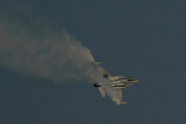 СМИ: В Калифорнии разбился истребитель F-16