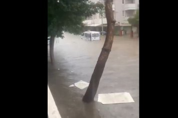 Мощные ливни накрыли Аланью-ВИДЕО