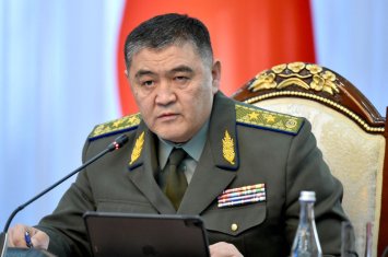 В Кыргызстане глава Госкомитета отчитал китайца за незнание местного языка-ВИДЕО