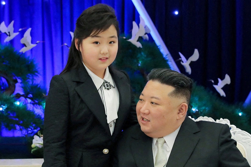 СМИ: Ким Чжу Э впервые приняла участие в церемонии почтения памяти в мавзолее семьи Ким