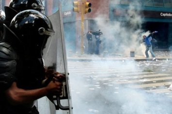 Venesuela prezident sarayı yaxınlığında yenidən partlayışlar və atəş səsləri eşidildi...