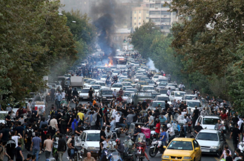 Teokratik rejimin taxtı laxlayır –  İranda monarxiya bərpa edilir?