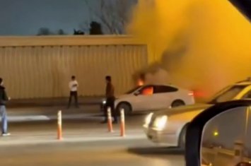 В Баку сгорел очередной электромобиль