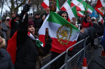 Сторонники Пехлеви устроили митинг перед посольством Ирана в Ереване-ВИДЕО