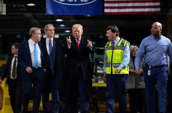 Перепалка с Трампом обернулась для американского рабочего финансовым потоком