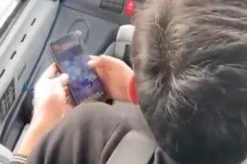 Уволен водитель автобуса Баку-Гянджа, игравший всю дорогу в мобильные игры