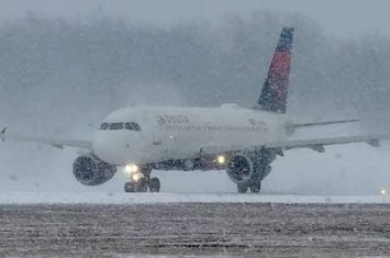 В США отменены около 12 тыс. авиарейсов из-за сильного шторма