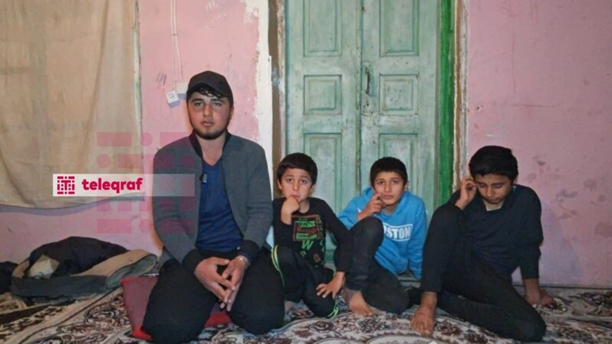 Fermada keçən uşaqlıq: Cəlilabadda dörd qardaş məktəb üzü görmür