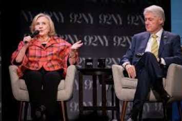 NYT: Чета Клинтонов согласилась дать показания по делу Эпштейна