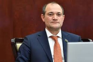 “Vətəndaşı faktiki olaraq seçim qarşısında qoymaq yolverilməzdir: ya soyuqda yaşa, ya da qanunları poz” – Razi Nurullayev