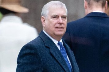 Принца Эндрю отпустили из полиции