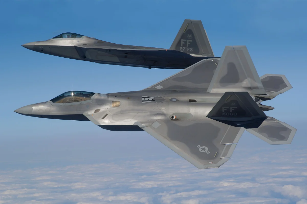 США перебросили на Ближний Восток еще одну группу истребителей пятого поколения