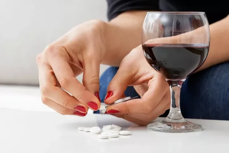 Soyuqdəyməni spirtli içki ilə müalicə etməyin fəsadları