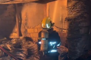 Пожар в мебельном цехе в Баку локализован-ВИДЕО