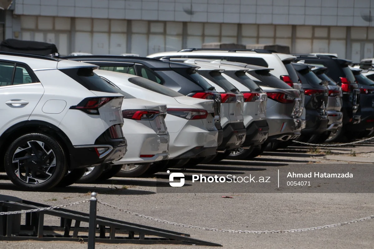 Maşın almaq istəyənlərin NƏZƏRİNƏ: Xaricdən gətirilən avtomobillər gecikə və bahalaşa bilər - VİDEO