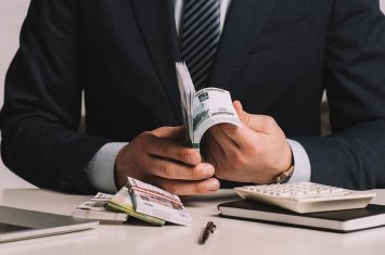 Богатейшие люди мира скрыли от налогов 3.5 трлн долларов