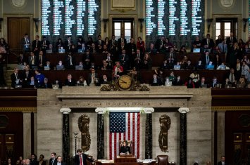 ABŞ Konqresində Trampı impiçment etmək üçün 13 maddəlik layihə irəli sürüldü...