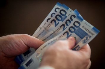Dövlət qurumlarında işləyən şəxslərin maaşı ilə bağlı yeni QƏRAR