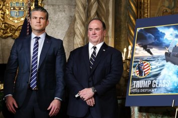 Министр ВМС США ушел в отставку из-за конфликта с Хегсетом