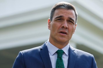 Самолет премьера Испании совершил экстренную посадку в Турции
