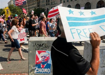 В Вашингтоне состоялся марш против внутренней политики Трампа