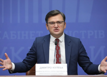 Экс-глава МИД Украины бежал из страны