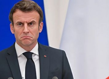 Более 100 парламентариев Франции подписали предложение об отстранении Макрона